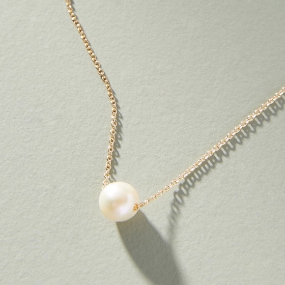 {EMILIA} small dainty simple pearl necklace - Picture 2 of 5